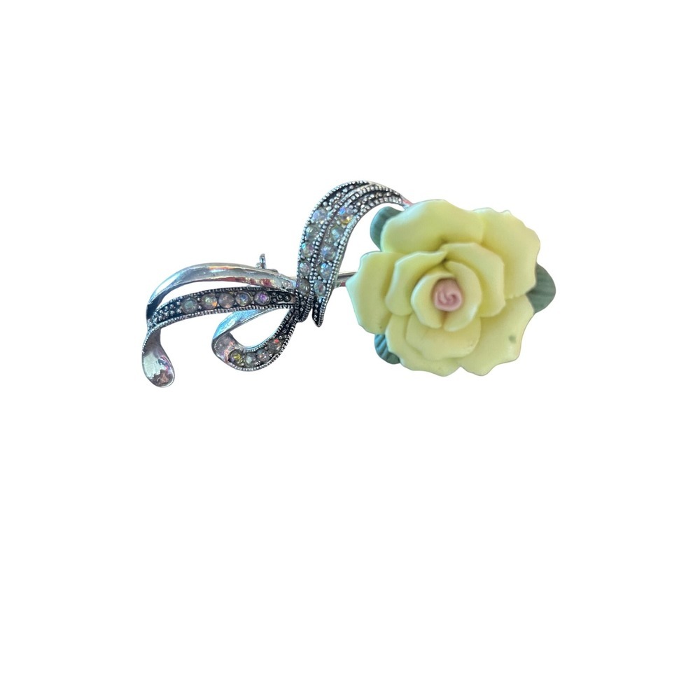 Avon Sweet Rose Brooch Pin Yellow Flower Rhinestone Ribbon Vintage‎ New in Box